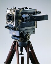 パルボ撮影機
ベル＆ハウエルとともに撮影所の人気を二分した、無声映画の黄金期を代表する名機。
